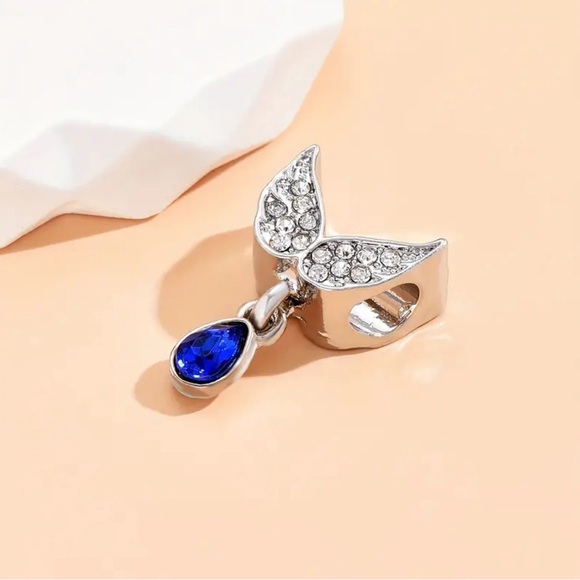New Silver-tone angel wings with teardrop-shaped deep blue stone - Picture 2 of 2